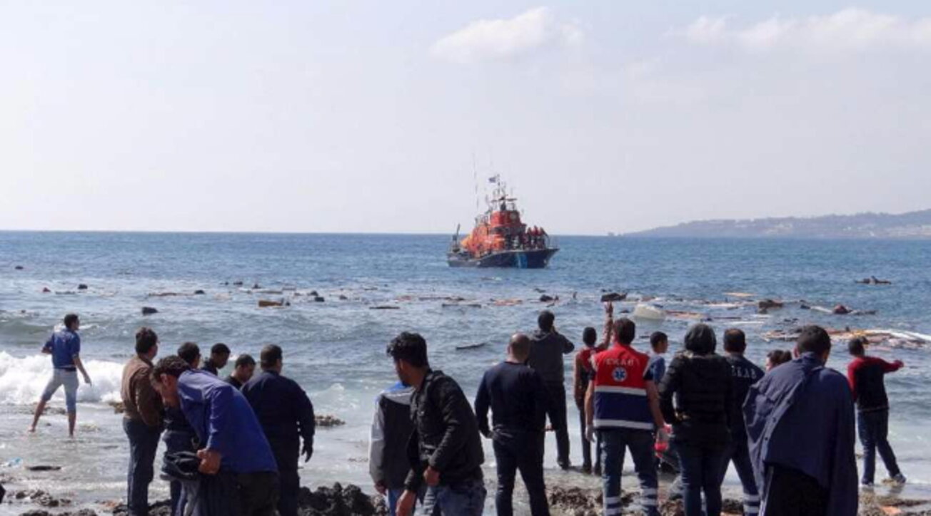 Migranti, l'Europa non solo non li aiuta, li affoga: il "modello greco"