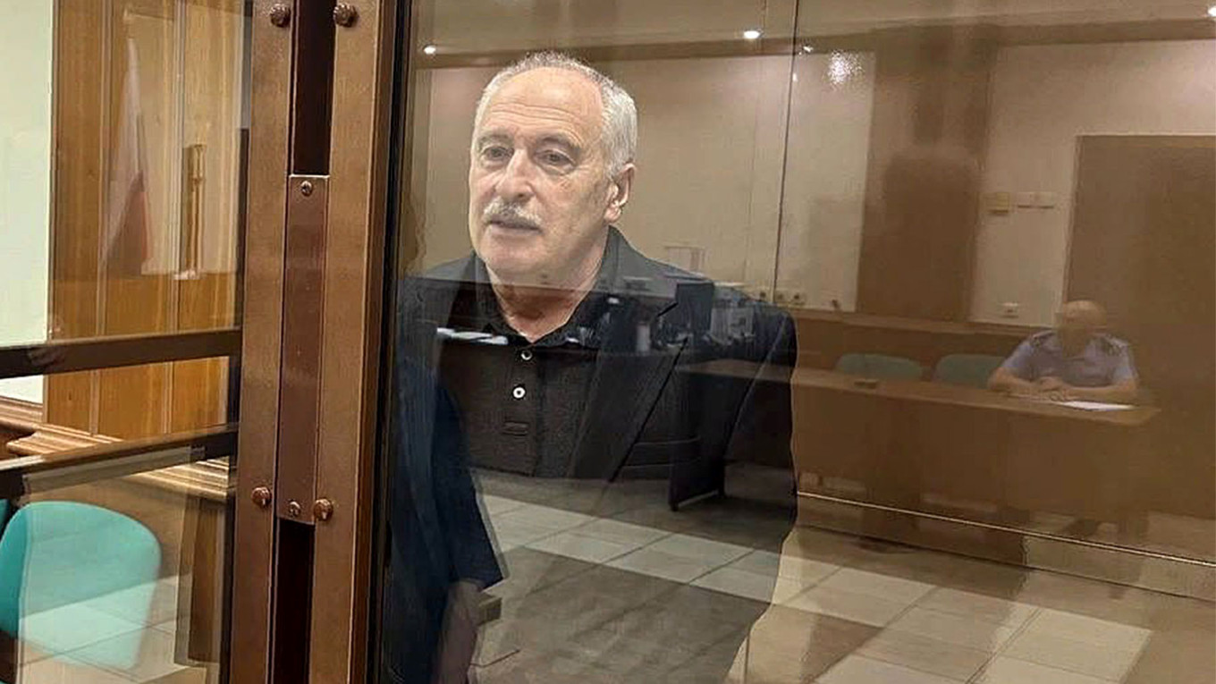 A Mosca, la repressione non si ferma: 12 anni di carcere a un fisico accusato di tradimento A Mosca, la repressione non si ferma: 12 anni di carcere a un fisico accusato di tradimento