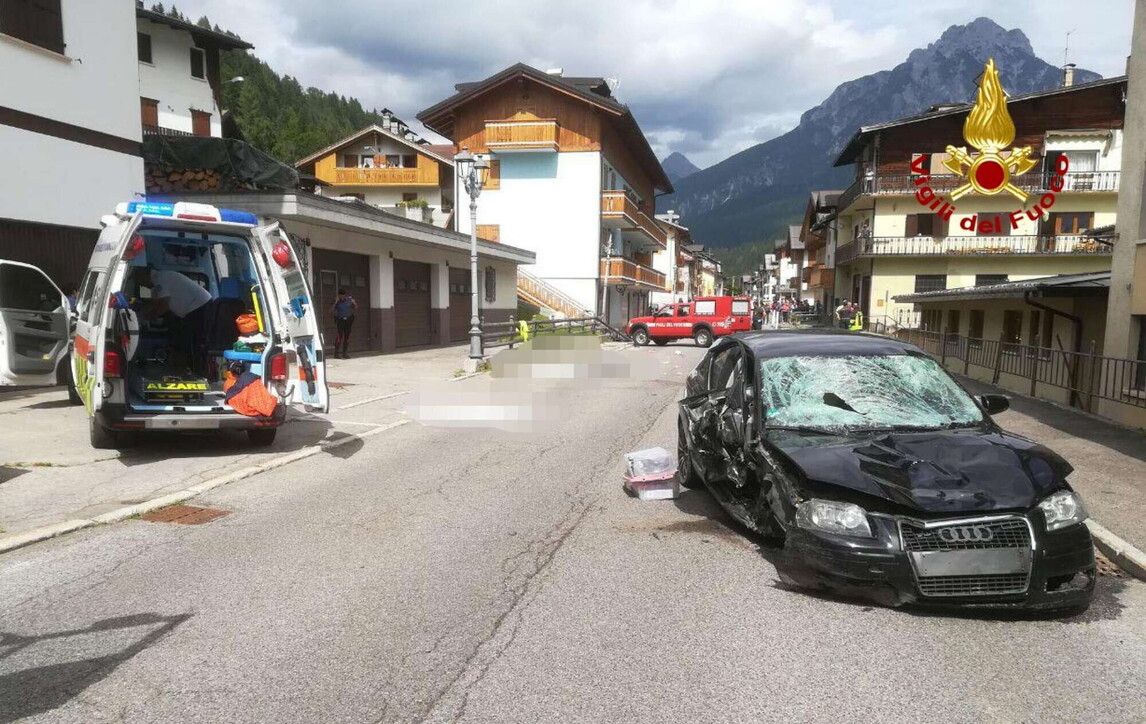 Auto investe una famiglia: tre morti (tra cui un bambino) e un ferito