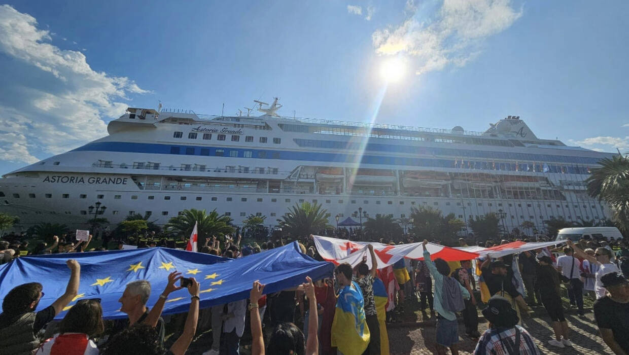 Georgia, nave da crociera con turisti russi: proteste per impedire l'imbarco Georgia, nave da crociera con turisti russi: proteste per impedire l'imbarco