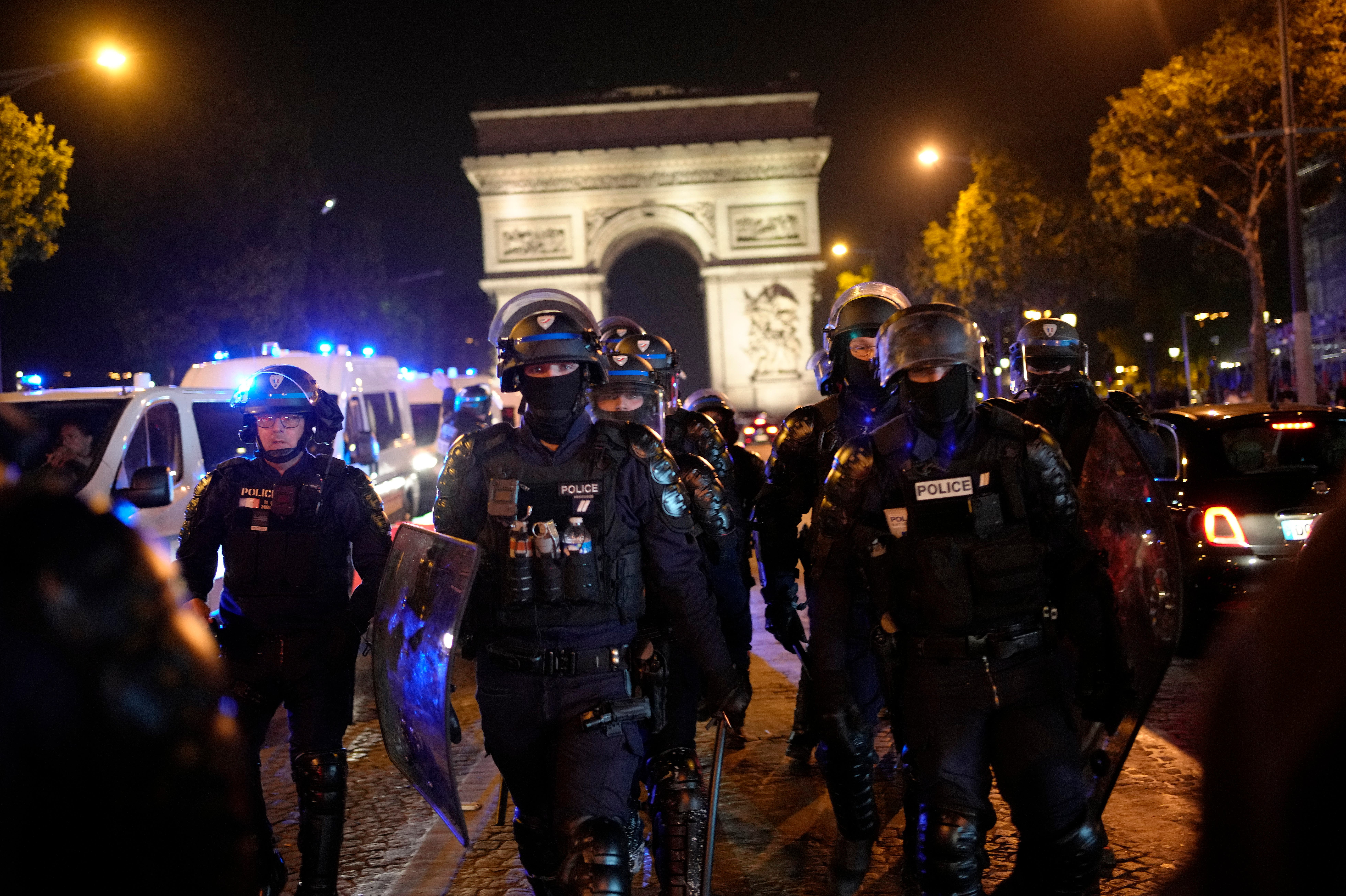 In Francia quinta notte di scontri, situazione critica a Marsiglia, oltre 700 arresti In Francia quinta notte di scontri, situazione critica a Marsiglia, oltre 700 arresti
