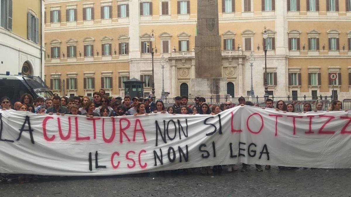 Centro Sperimentale di Cinematografia: gli studenti protestano contro l'occupazione della destra