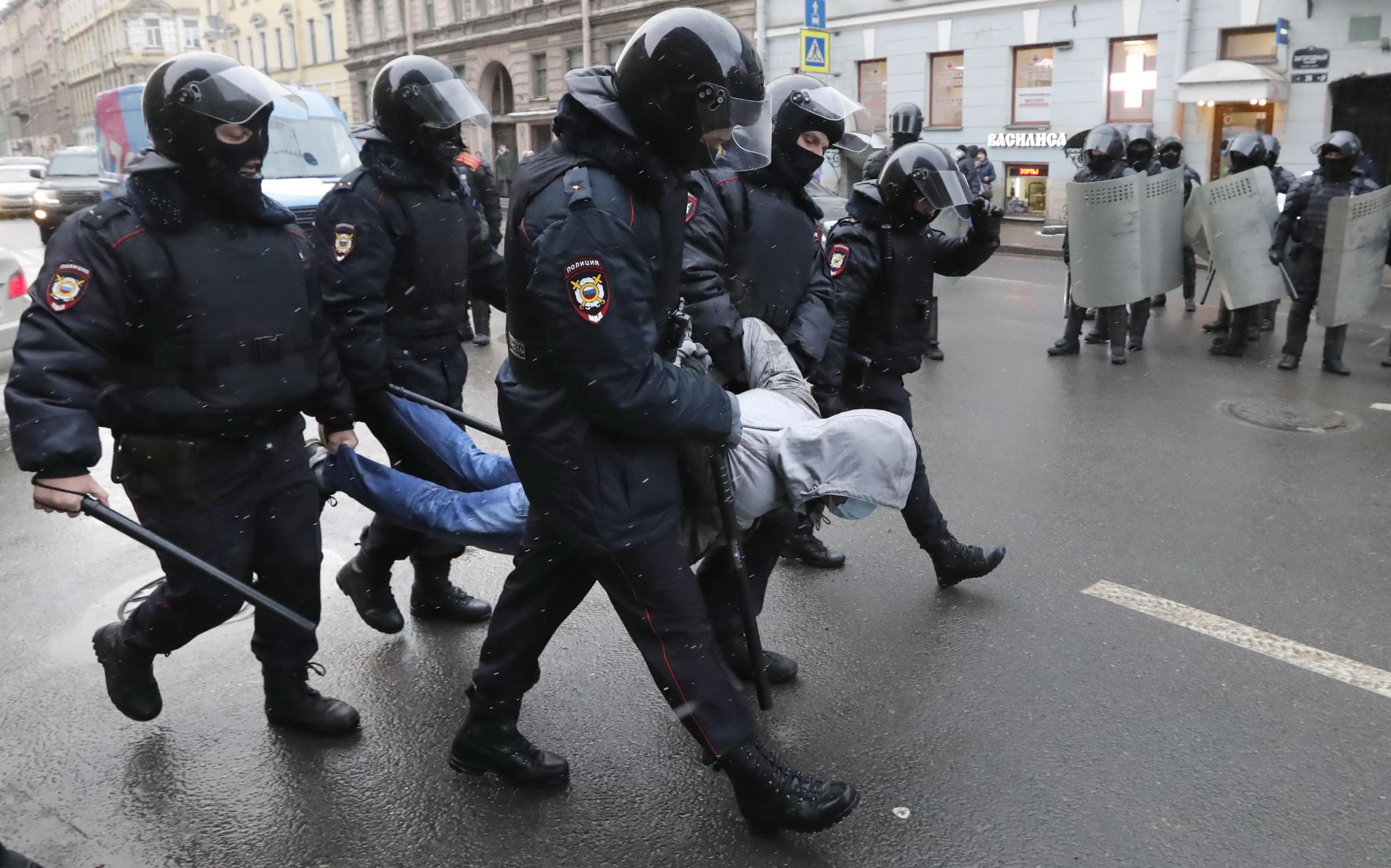 A Mosca l'opposizione si dà appuntamento il 2 marzo in memoria di Nemtsov e Navalny