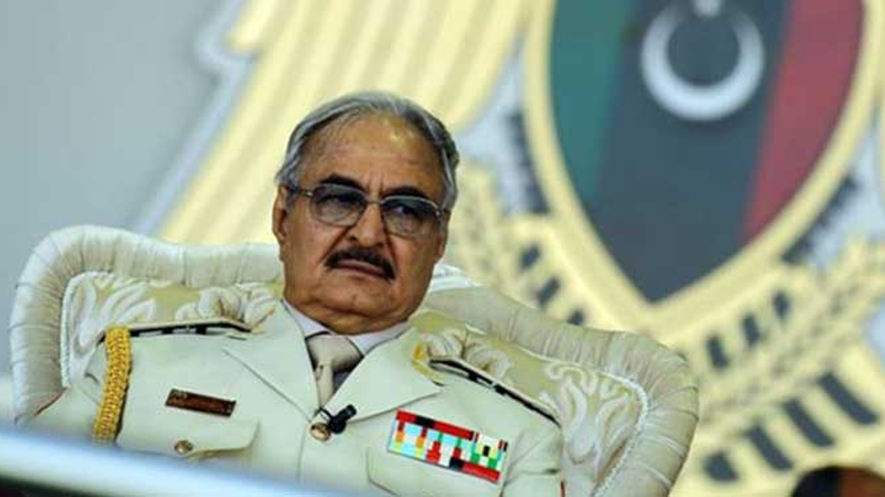 Khalifa Haftar, il generale ricevuto in pompa magna da Meloni ospiterà in Cirenaica le basi russe sfrattate dalla Siria