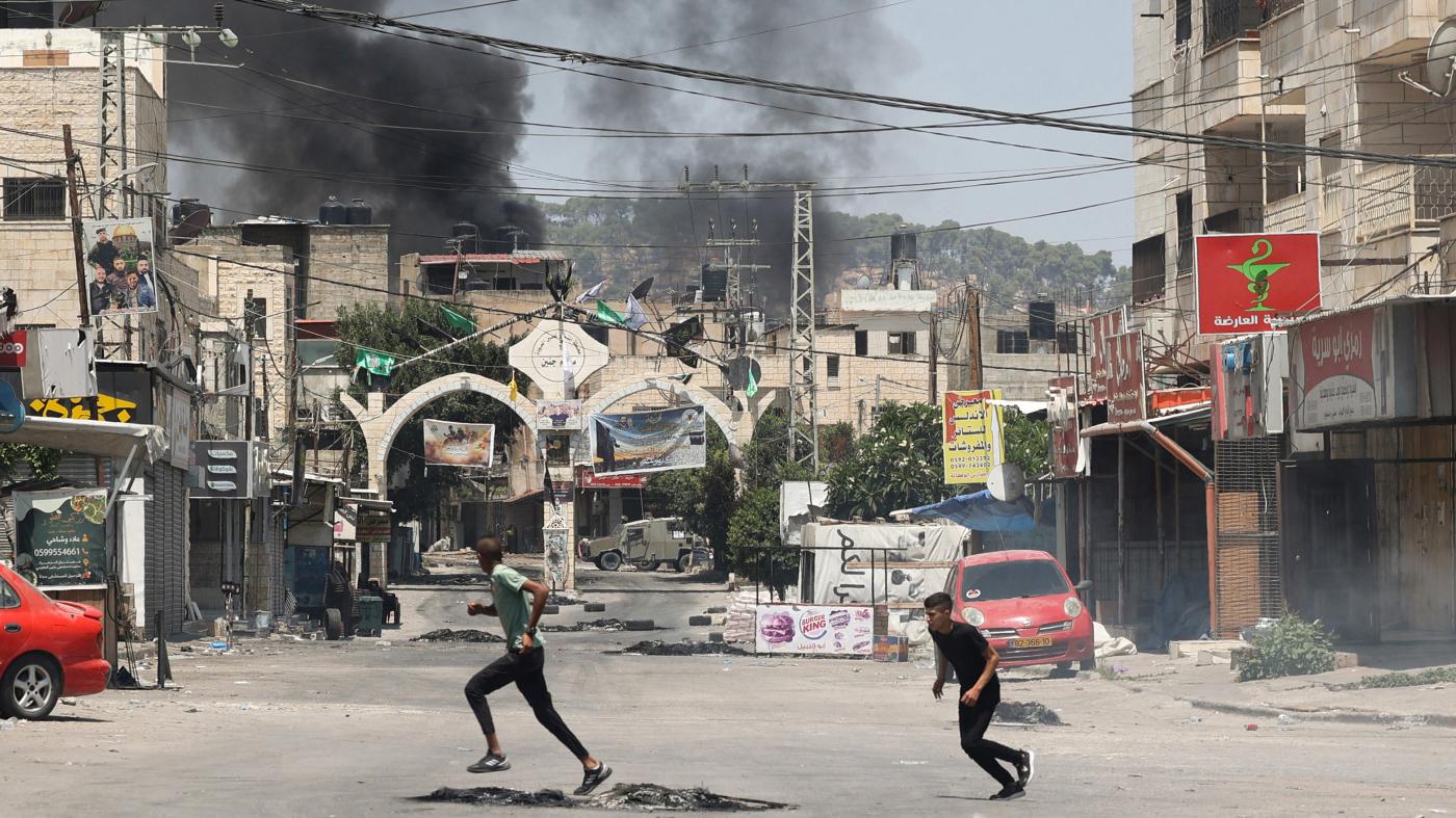 Israele attacca Jenin, almeno 8 i morti palestinesi. Abu Mazen: "Crimine di guerra"