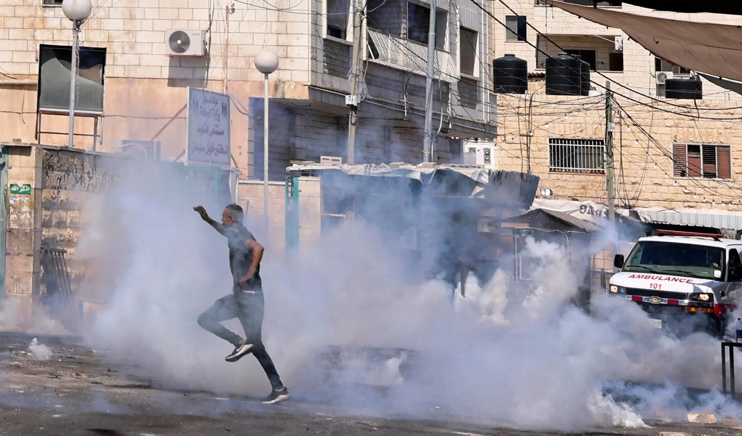 Dieci palestinesi uccisi nel campo profughi di Jenin in un raid israeliano