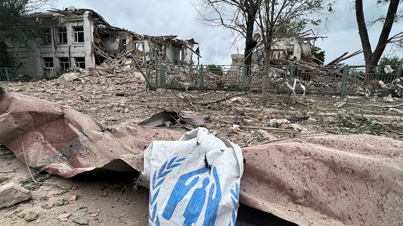 La Russia bombarda un centro di distribuzione di aiuti umanitari a Orikhiv: 4 civili uccisi La Russia bombarda un centro di distribuzione di aiuti umanitari a Orikhiv: 4 civili uccisi