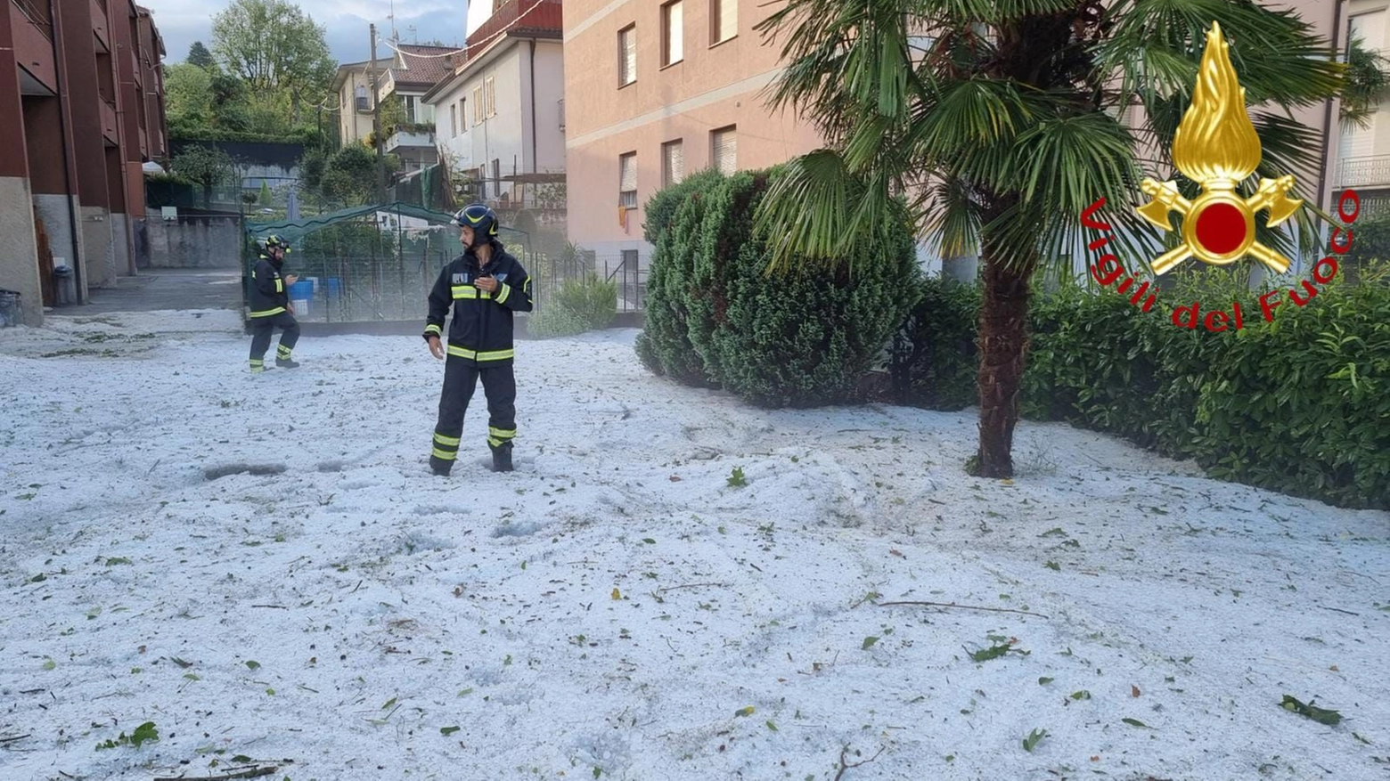 Travolte dalla grandine in casa, madre e figlia gravi in ospedale per ipotermia