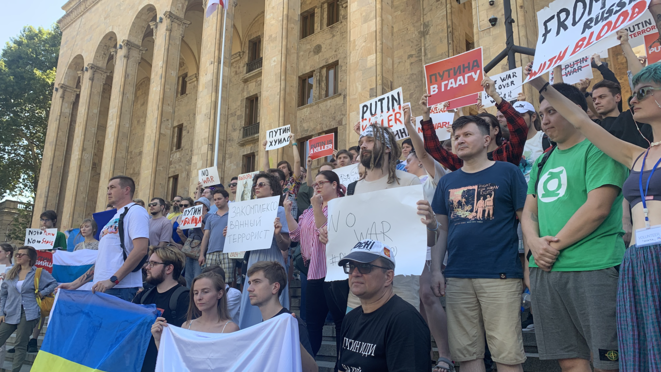 Manifestazioni anti-Putin in tante città del mondo