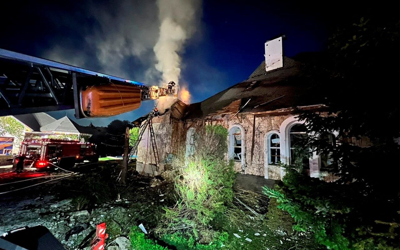 Attacco notturno russo su Kiev: la difesa ucraina abbatte dieci droni Attacco notturno russo su Kiev: la difesa ucraina abbatte dieci droni