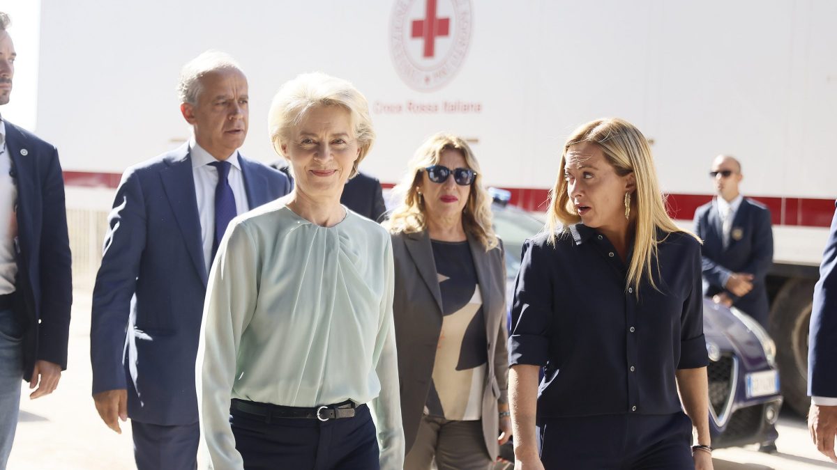 Meloni a Lampedusa con von der Leyen contestata dagli abitanti