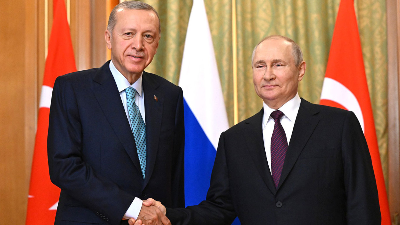 Putin promette che le esportazioni gratuite di grano verso l’Africa inizieranno presto