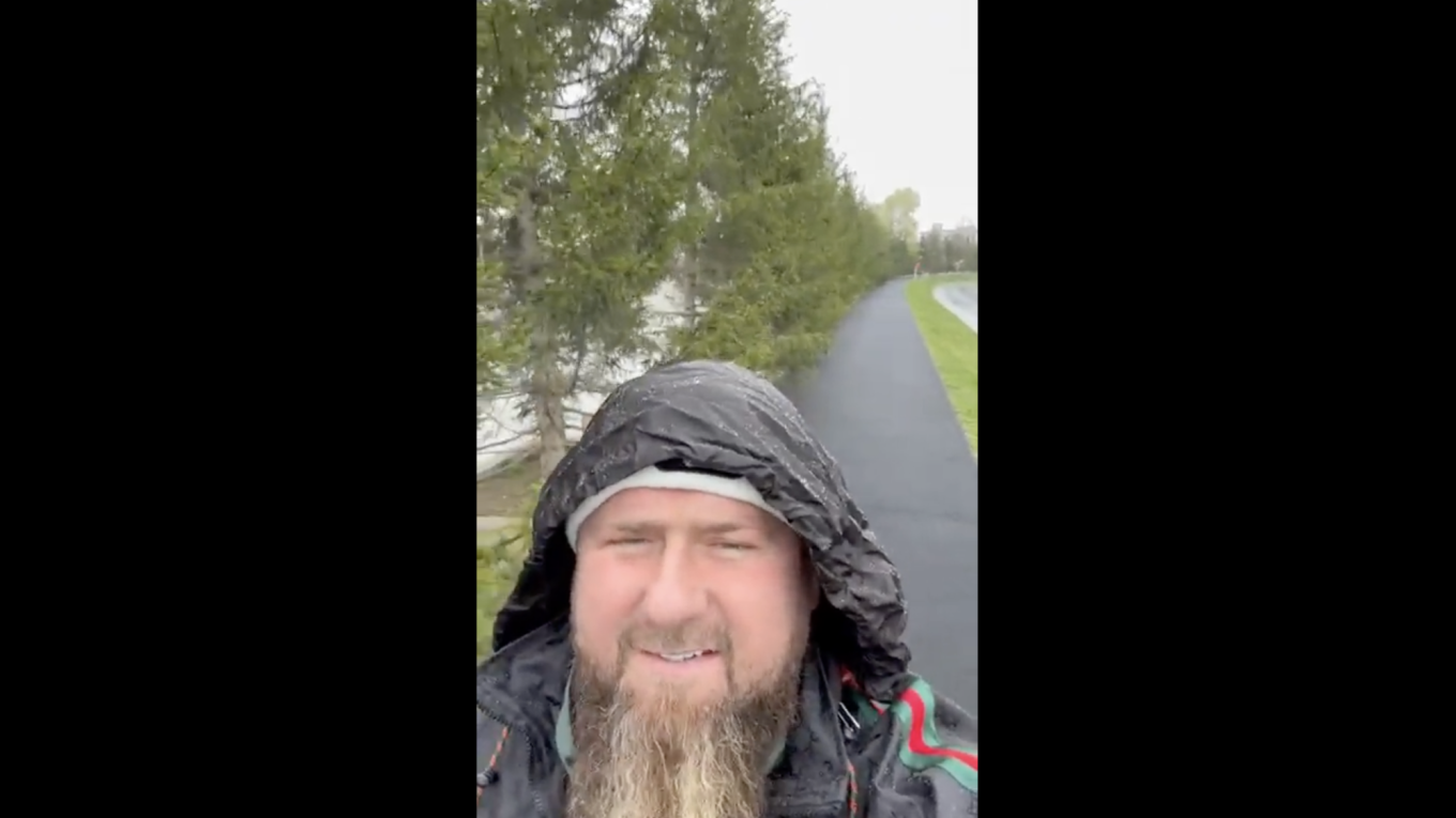 Kadyrov appare in video dopo la voci di una sua malattia: ma qualcosa non torna Kadyrov appare in video dopo la voci di una sua malattia: ma qualcosa non torna