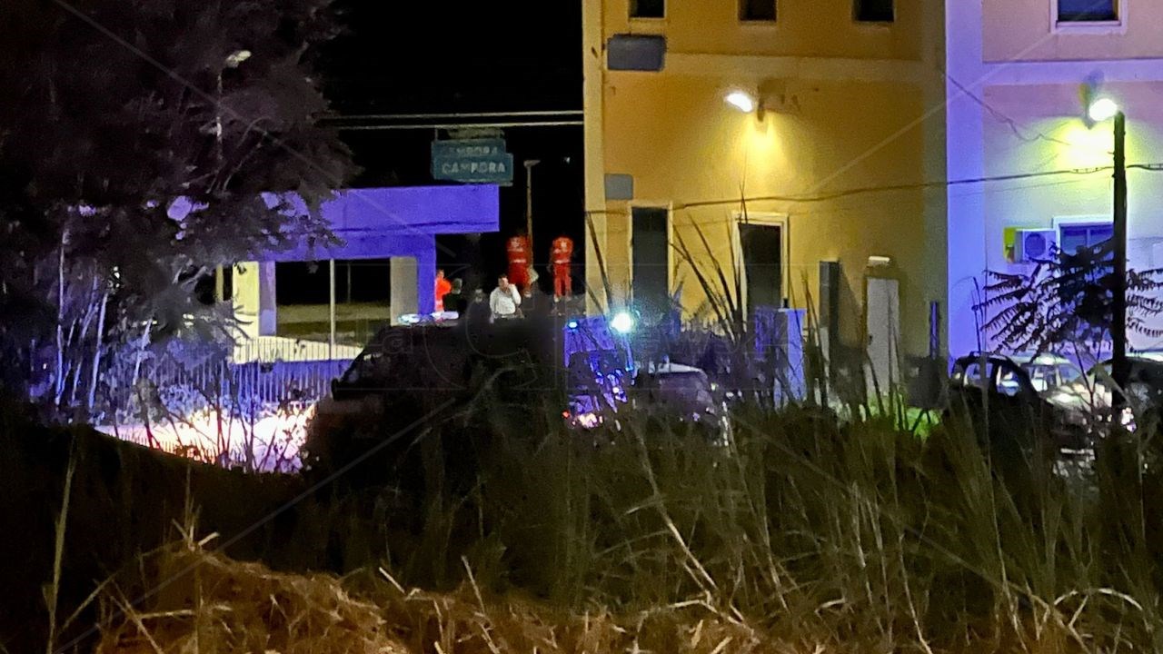 Travolto dal treno mentre guardava i fuochi d'artificio: la tragedia durante una sagra