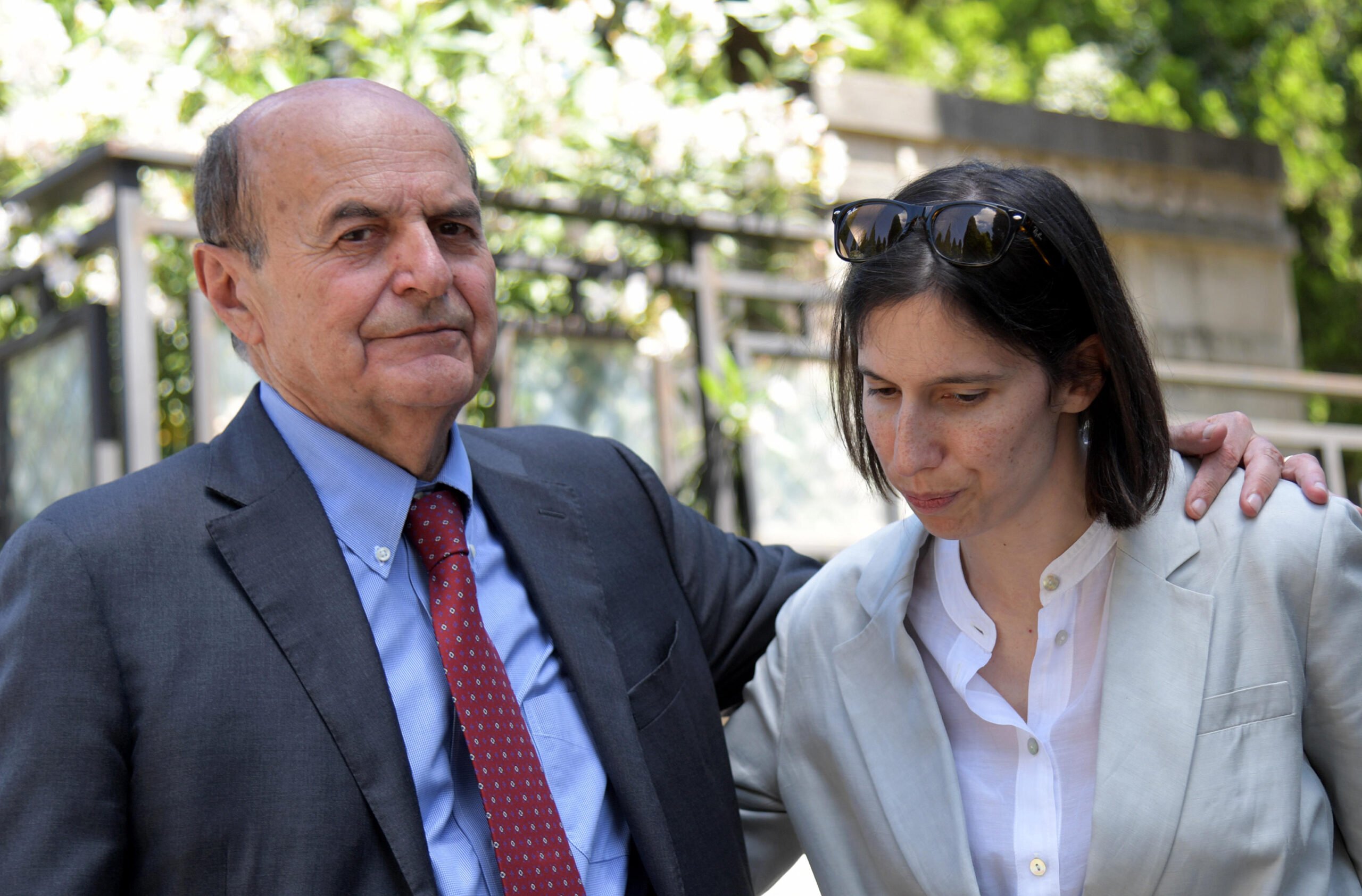 Bersani (Pd) a Elly Schlein: "Il Sistema la tratta da macchietta, ma lei è la speranza per i giovani"