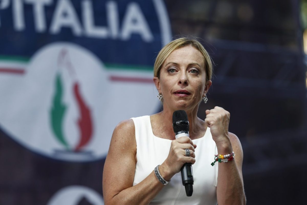 Meloni all'assemblea di Fdi (chiusa ai giornalisti): "Su di noi fango, solo perché non siamo ricattabili"