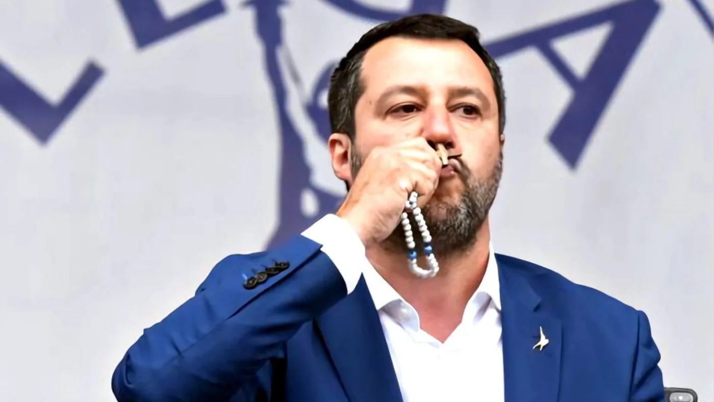 Crocifisso obbligatorio e multe fino a 1000 euro per chi non lo espone: la proposta della Lega...