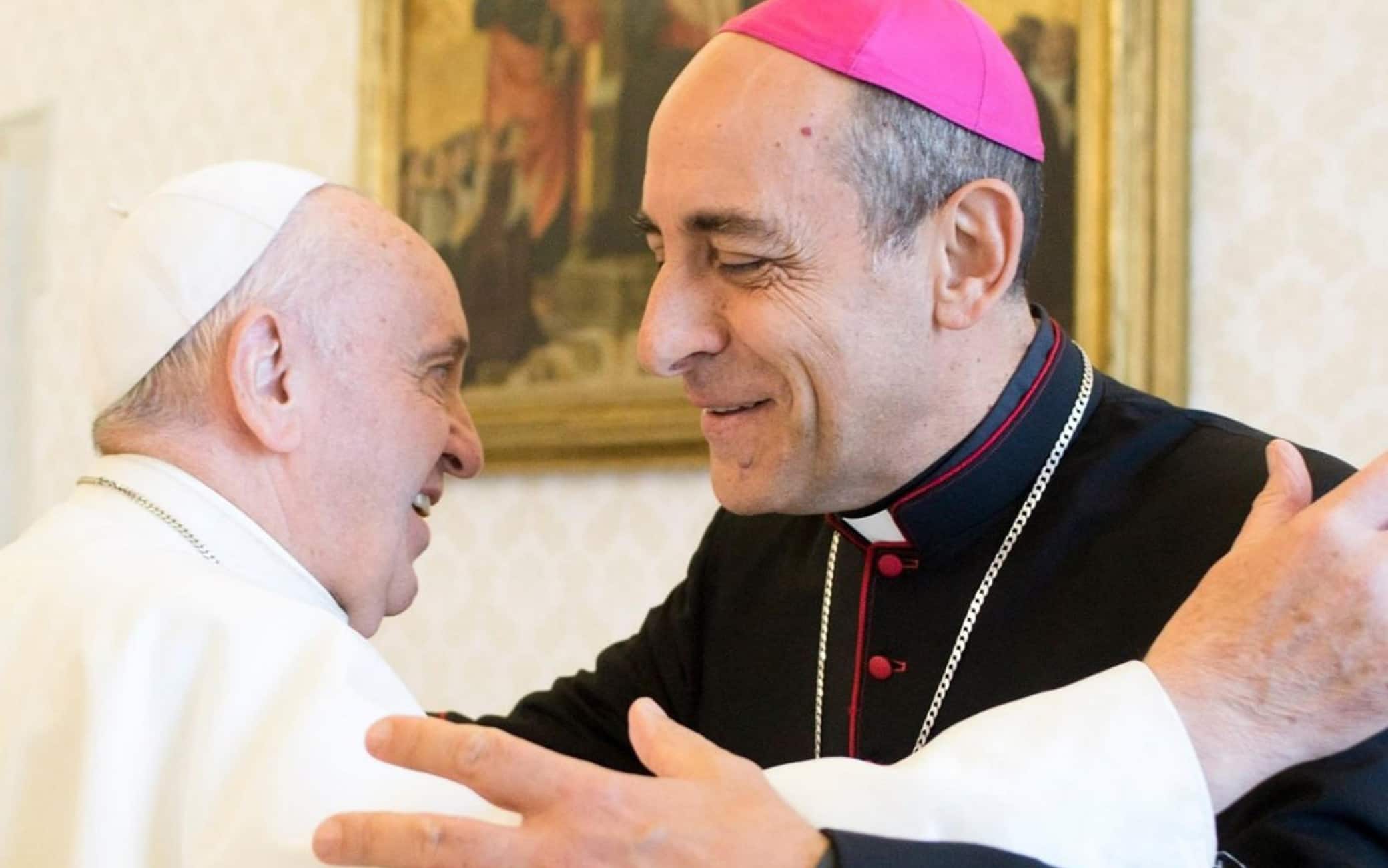 Monsignor Fernandez critica chi vuole indottrinare il Vangelo e trasformarlo in 'pietre morte'