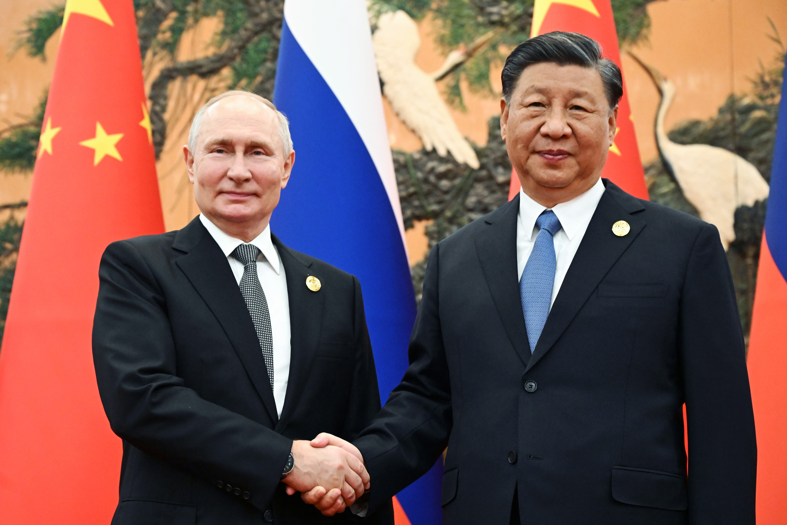 Gli 007 Usa accusano la Cina di aver aiutato la Russia ad ottenere il vantaggio sulla battaglia in Ucraina