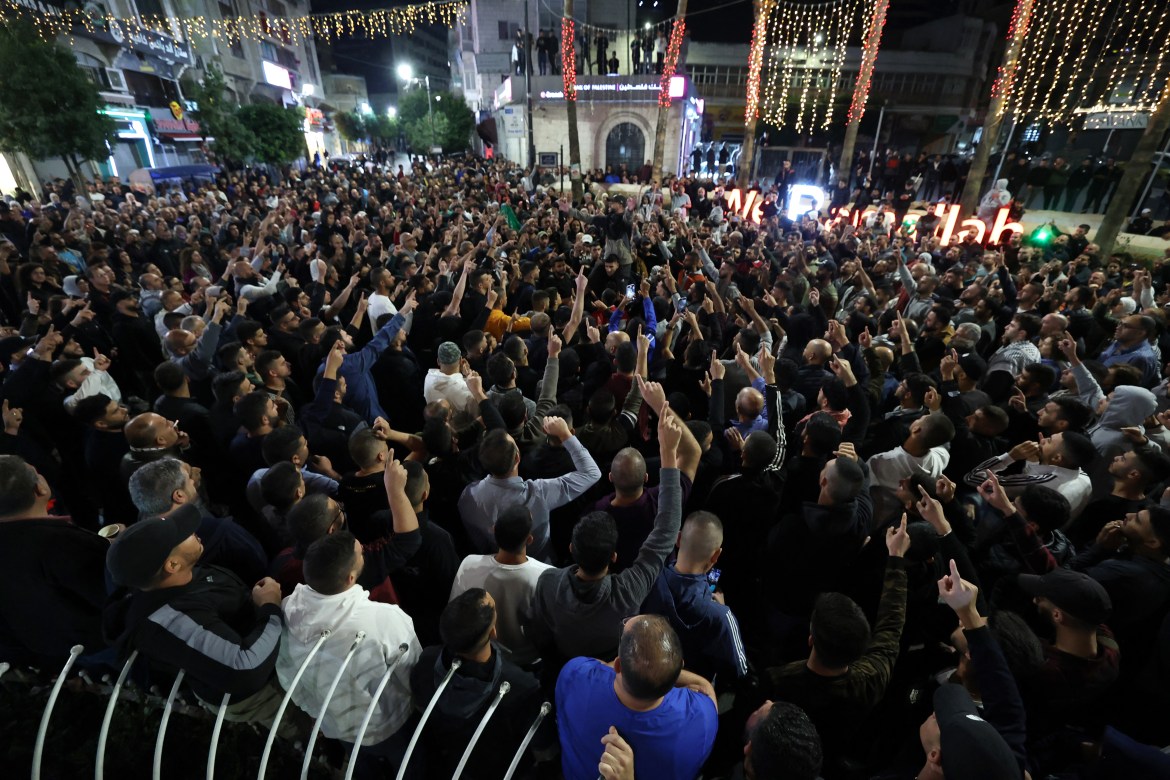 In Cisgiordania in piazza contro Israele, ma Hamas guida le proteste contro Abu Mazen