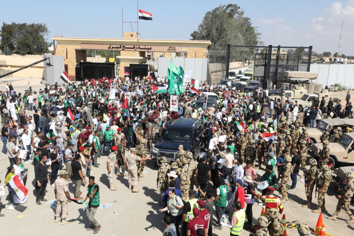 Israele ammette un piano per spingere gli abitanti di Gaza a reinsediarli in Egitto