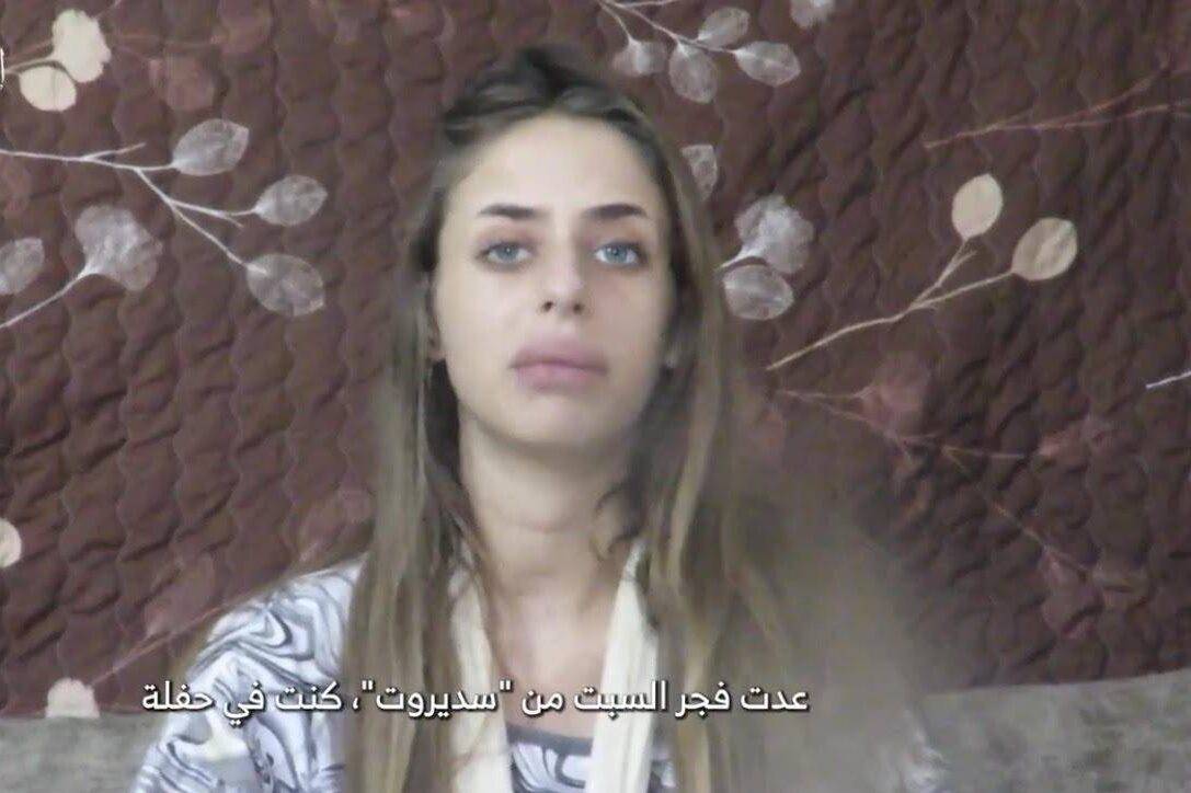 Hamas mostra il video di una israeliana in ostaggio: "Vi prego riportatemi a casa" Hamas mostra il video di una israeliana in ostaggio: "Vi prego riportatemi a casa"