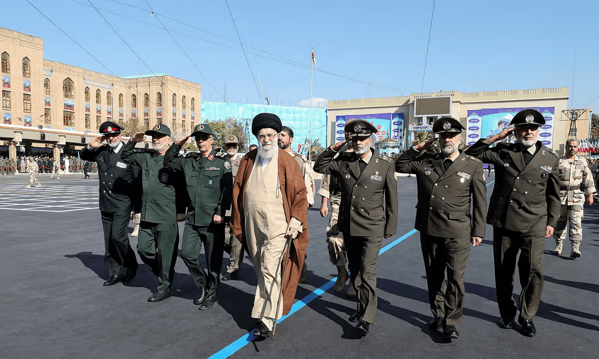 L'ayatollah Khamenei minaccia Israele dopo l'attacco al consolato iraniano di Damasco