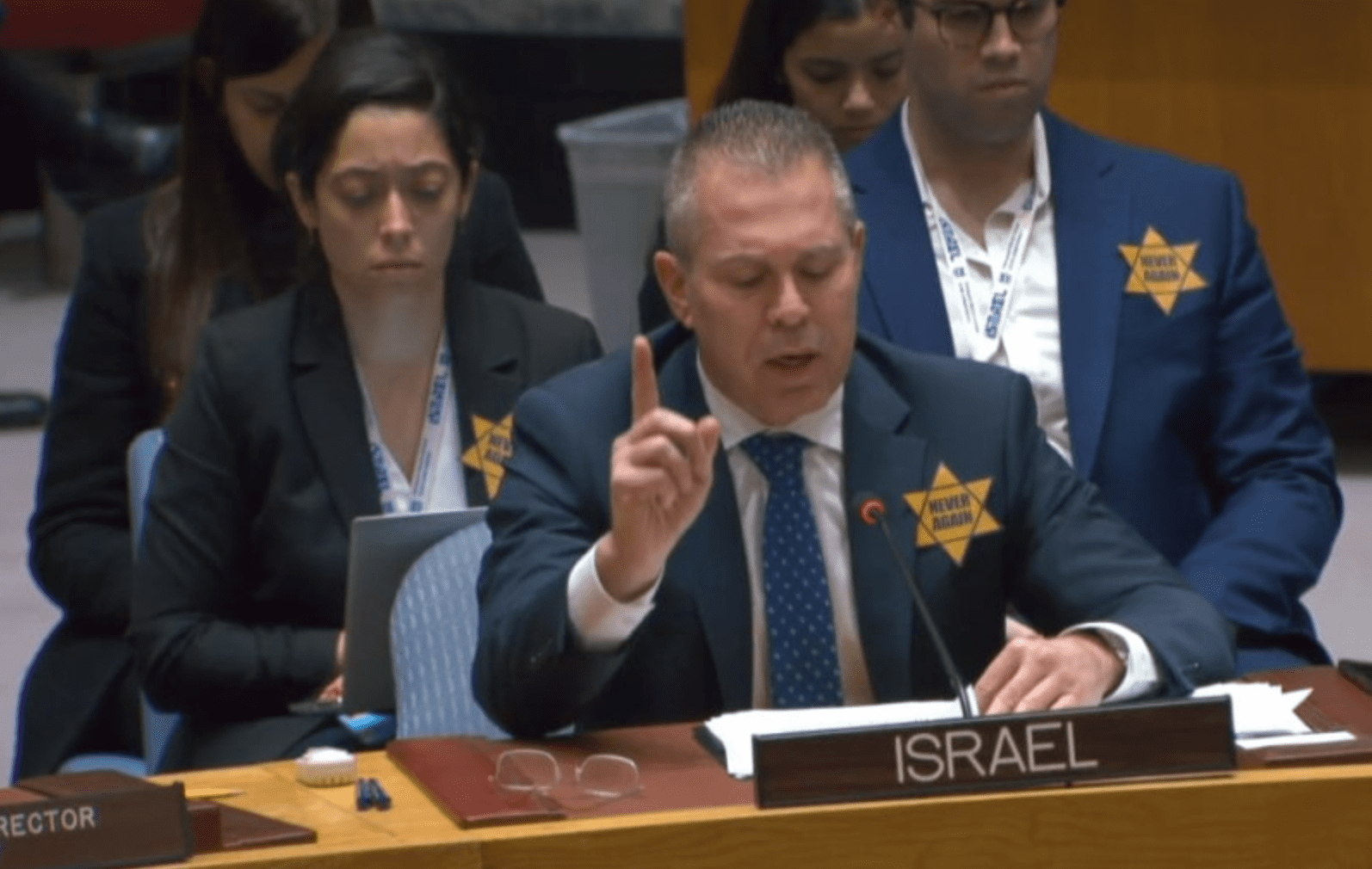 Onu, la delegazione israeliana con una stella gialla e la scritta 'mai più'