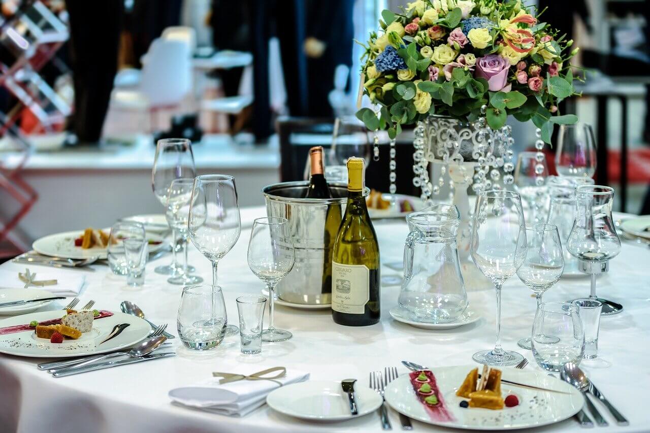 Pranzo luculliano di matrimonio poi scappano in Germania senza pagare il ristorante