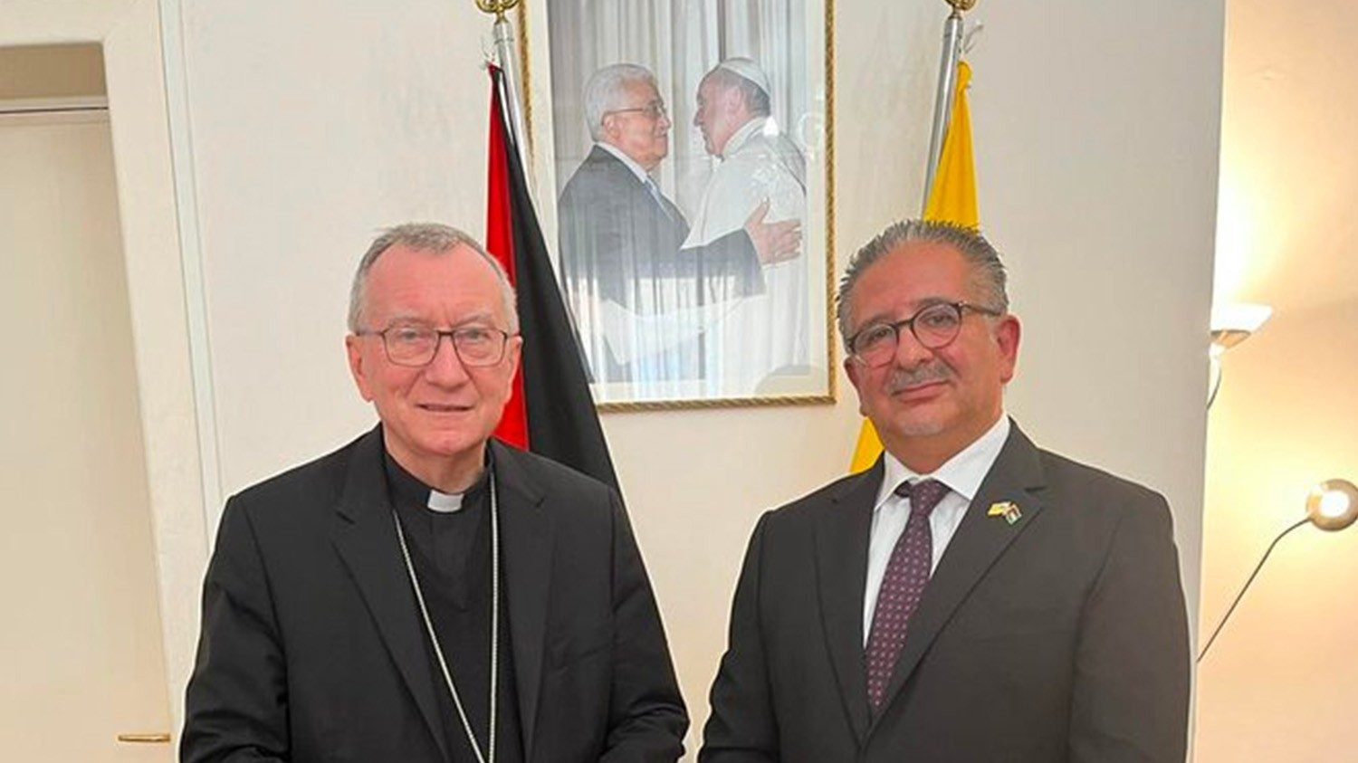 Parolin visita  l’Ambasciata di Palestina presso la Santa Sede per ribadire la condanna di Hamas