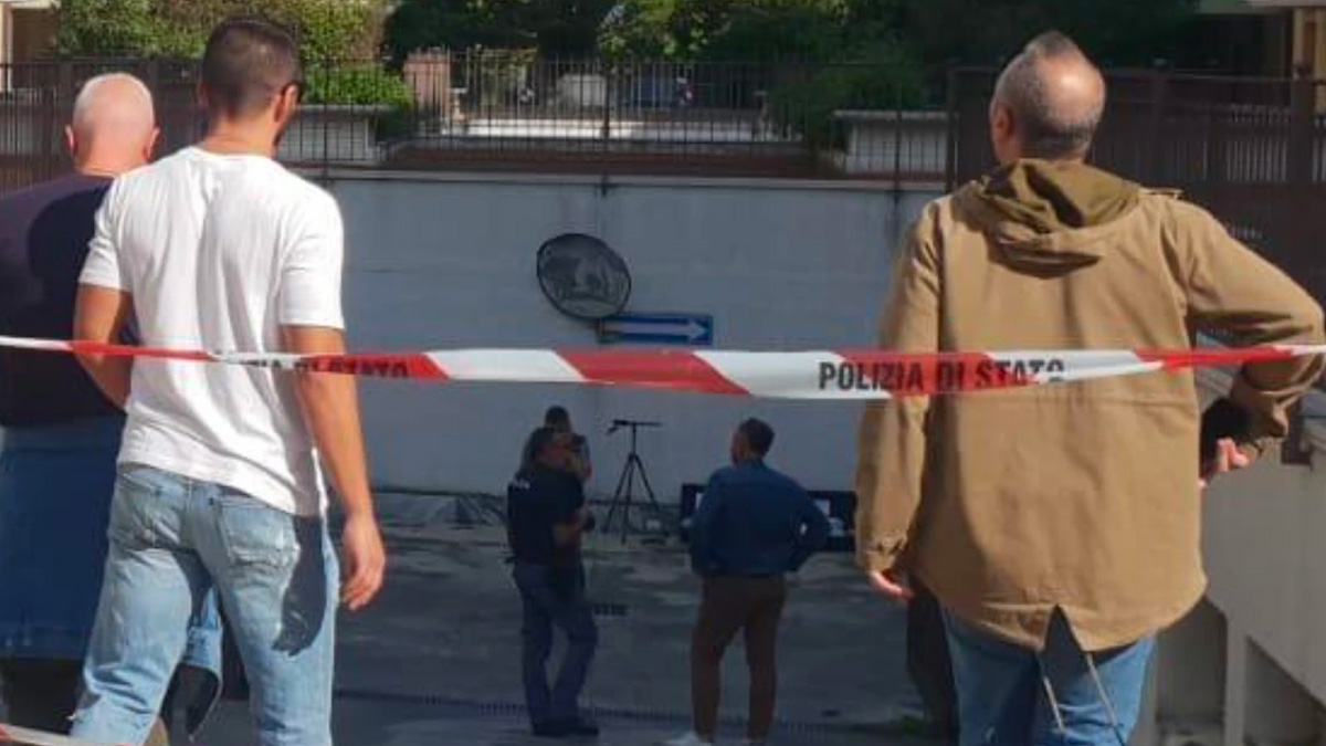 Il cadavere di una donna ritrovato in un garage: non è escluso l'omicidio