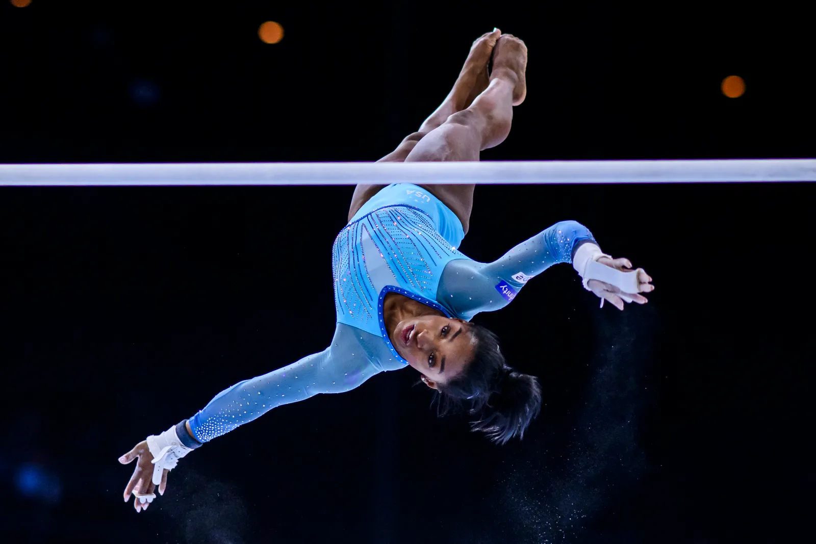 Simone Biles salta nella leggenda: è la prima donna a realizzare lo Yurchenko doppio carpio