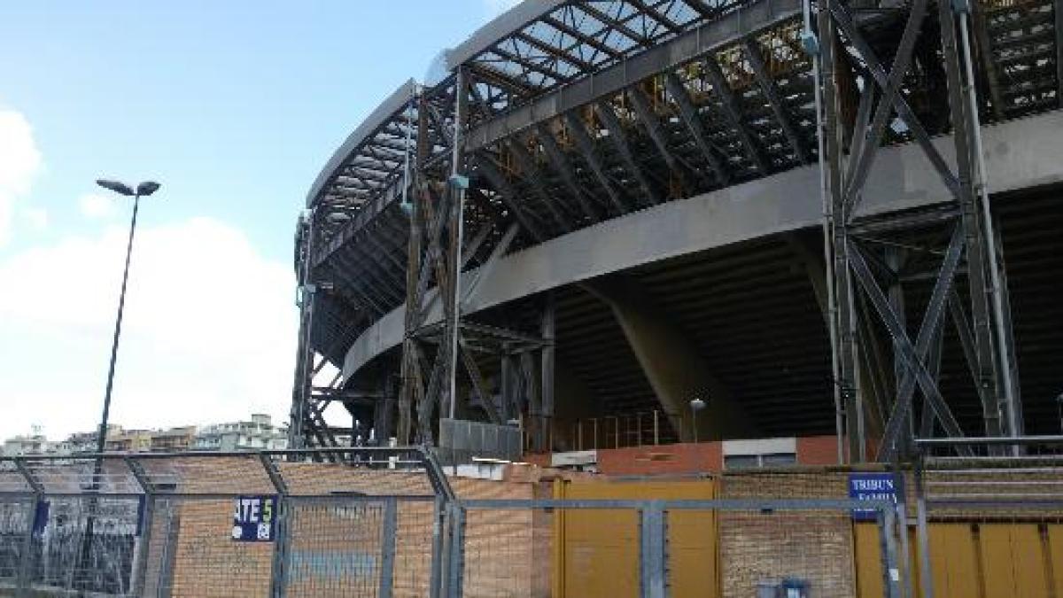 Un morto dentro lo stadio Maradona: il cadavere ritrovato nella notte in un parcheggio