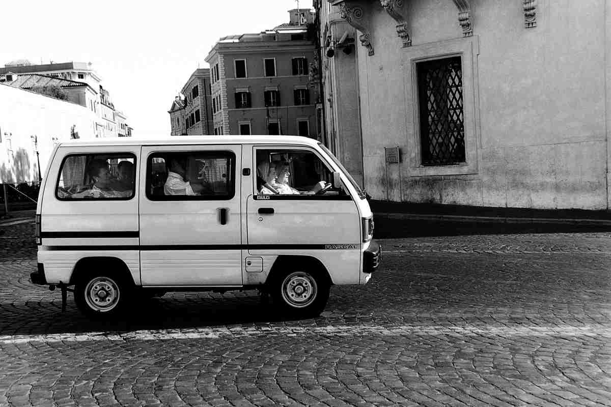 Suore investono una donna sulle strisce: "Alzati e cammina, non ti sei fatta niente" e vanno via