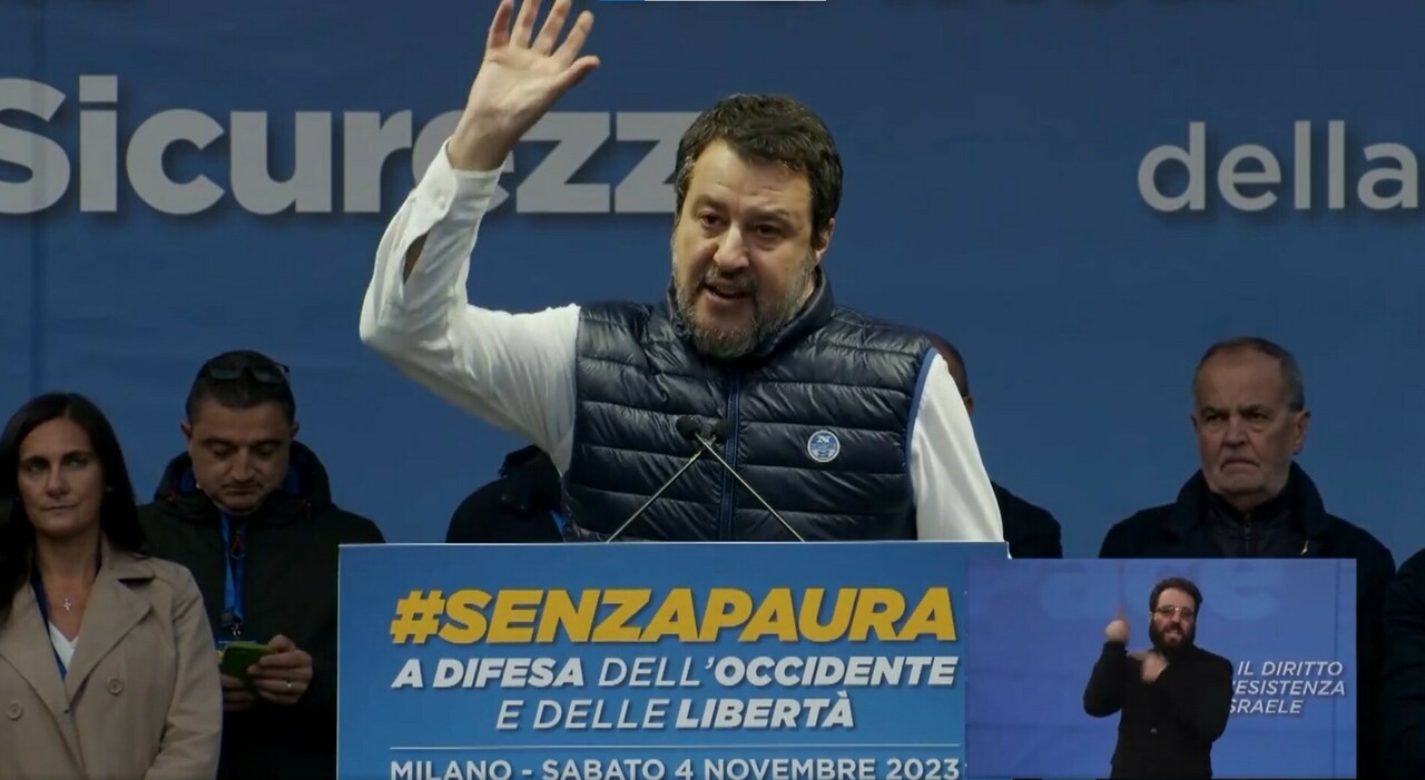 Salvini non vuole rinunciare al 'suo' Ponte: "Nessuno vuole che crolli, farò di tutto per far partire i lavori nel 2024"