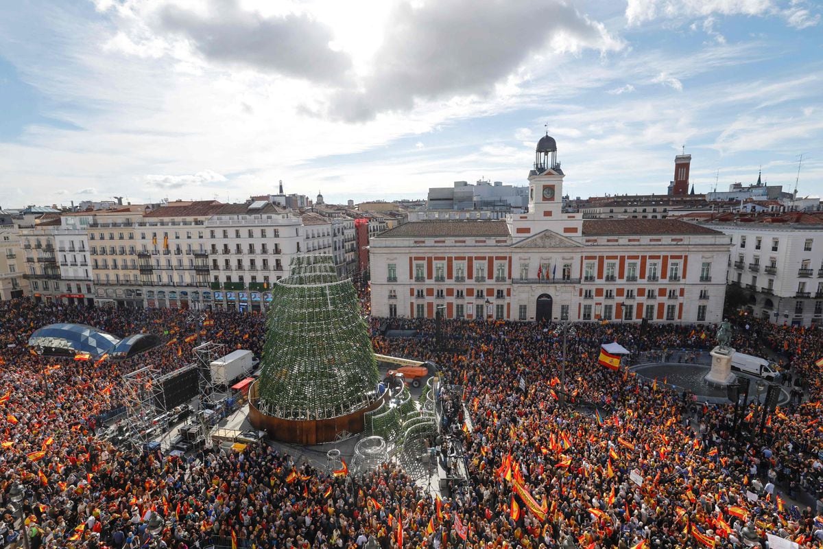 Madrid: Popolari e Vox in piazza contro l'amnistia agli indipendentisti catalani Madrid: Popolari e Vox in piazza contro l'amnistia agli indipendentisti catalani