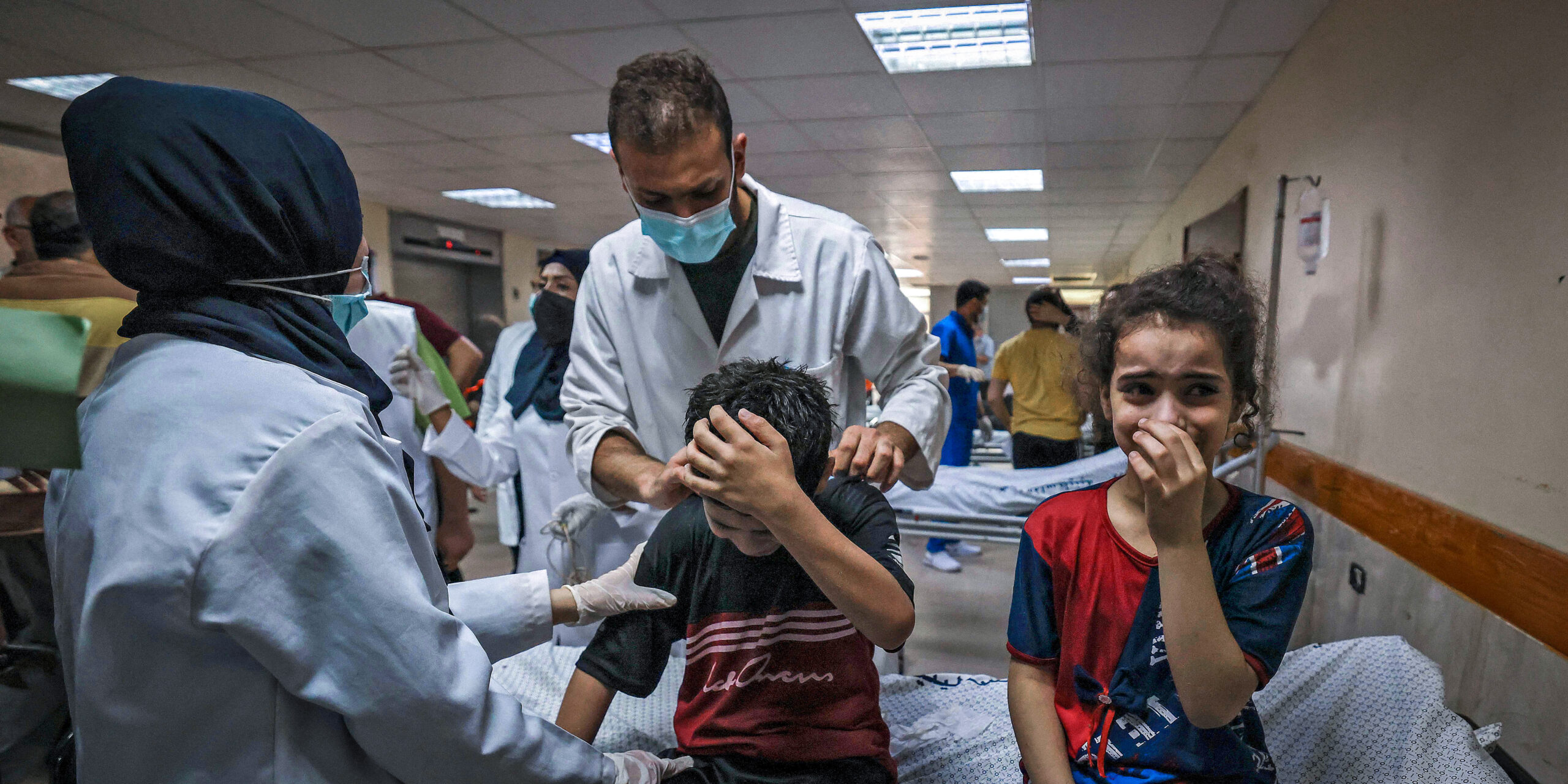 Gaza, 12 bambini con il cancro evacuati per potersi curare in Egitto e in Giordania