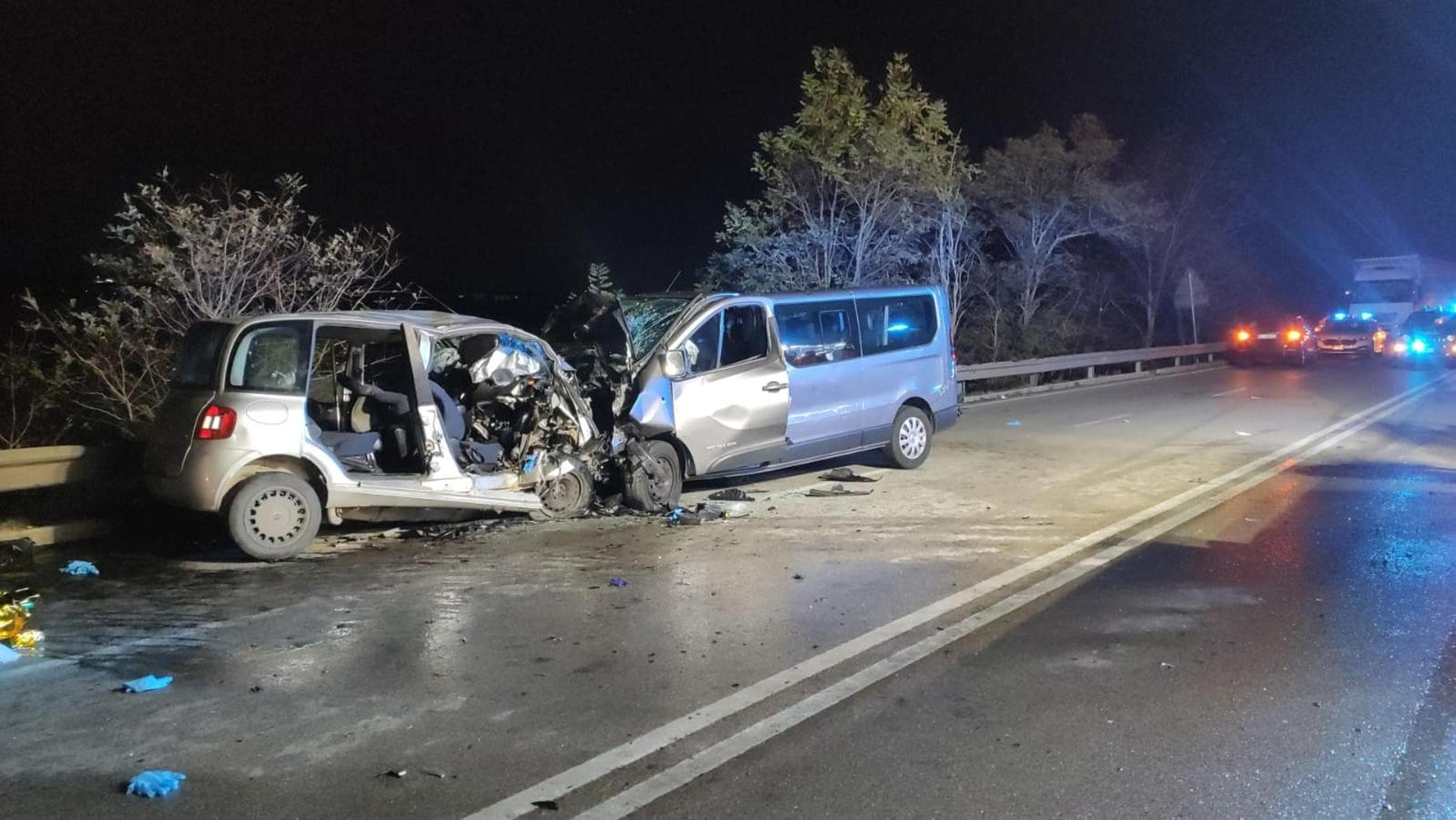 Drammatico incidente nella notte, quattro i morti: tre delle vittime erano militari dell'esercito