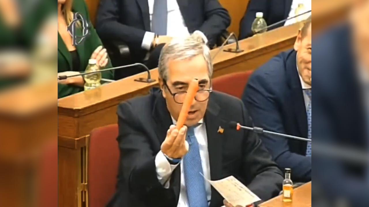 Gasparri denuncia il 'sito' di Report e si presenta di fronte a Ranucci con un cognac e una carota...