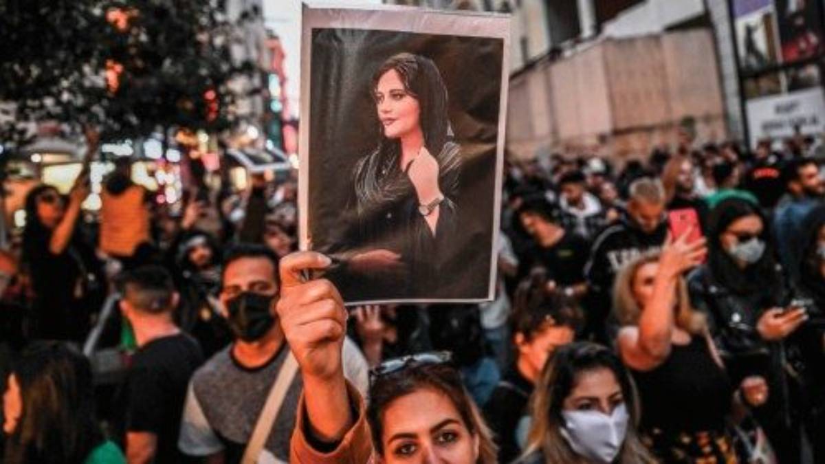 Elezioni in Iran, dalla protesta di piazza al boicottaggio di massa nel nome di Mahsa Amini