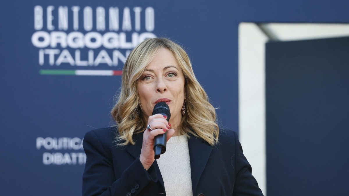 Sondaggi politici, Fratelli d'Italia e Giorgia Meloni perdono ancora consensi: ecco cosa accade a sinistra...