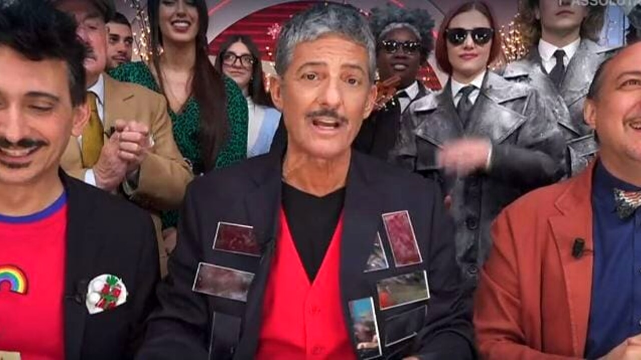 Fiorello celebra Sinner e scherza sul Pd: "Il sit-in a Viale Mazzini? Venite a Sanremo, vi ospitiamo noi"