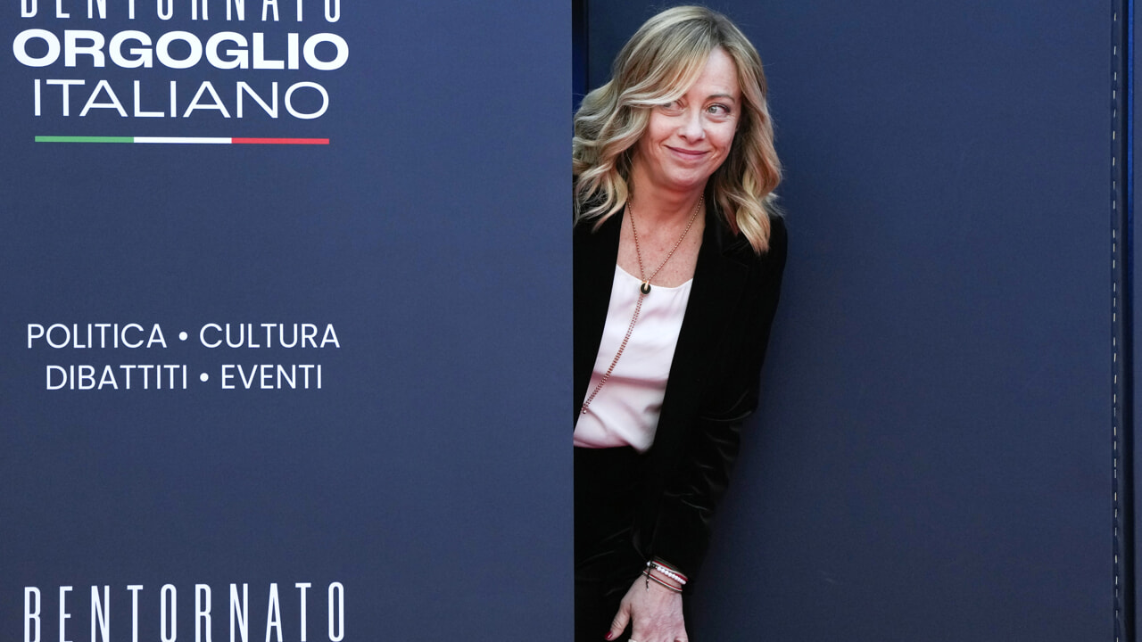 Oroscopo 2024: Wonder Meloni, l'Italia balilla e le perle di saggezza di Bersani