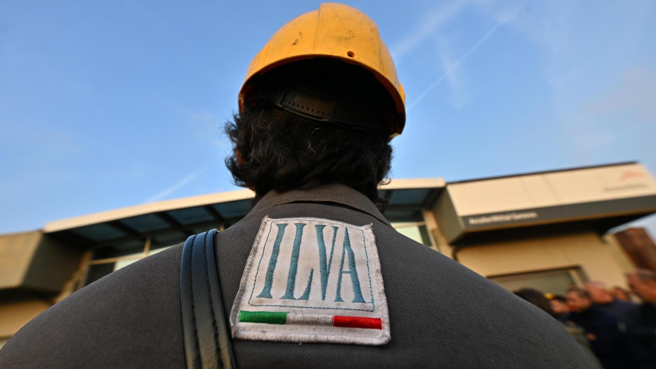 Ex Ilva, scontro tra lavoratori e governo: i sindacati si rifiutano di lasciare Palazzo Chigi dopo l'ennesimo rinvio