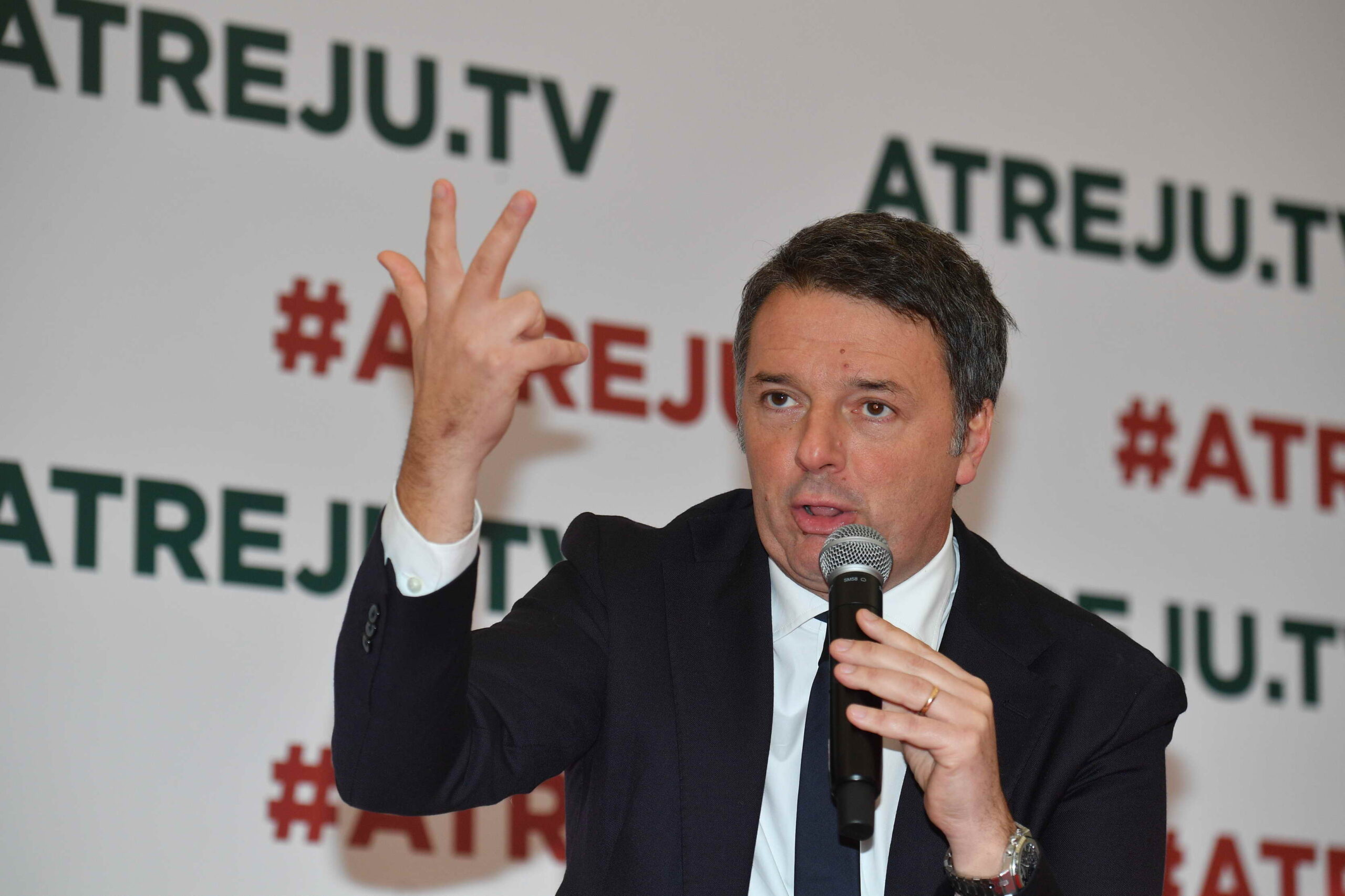 Europee, Renzi: "Che tristezza chi si candida per qualche punto percentuale in più, io mi rimetto in gioco"
