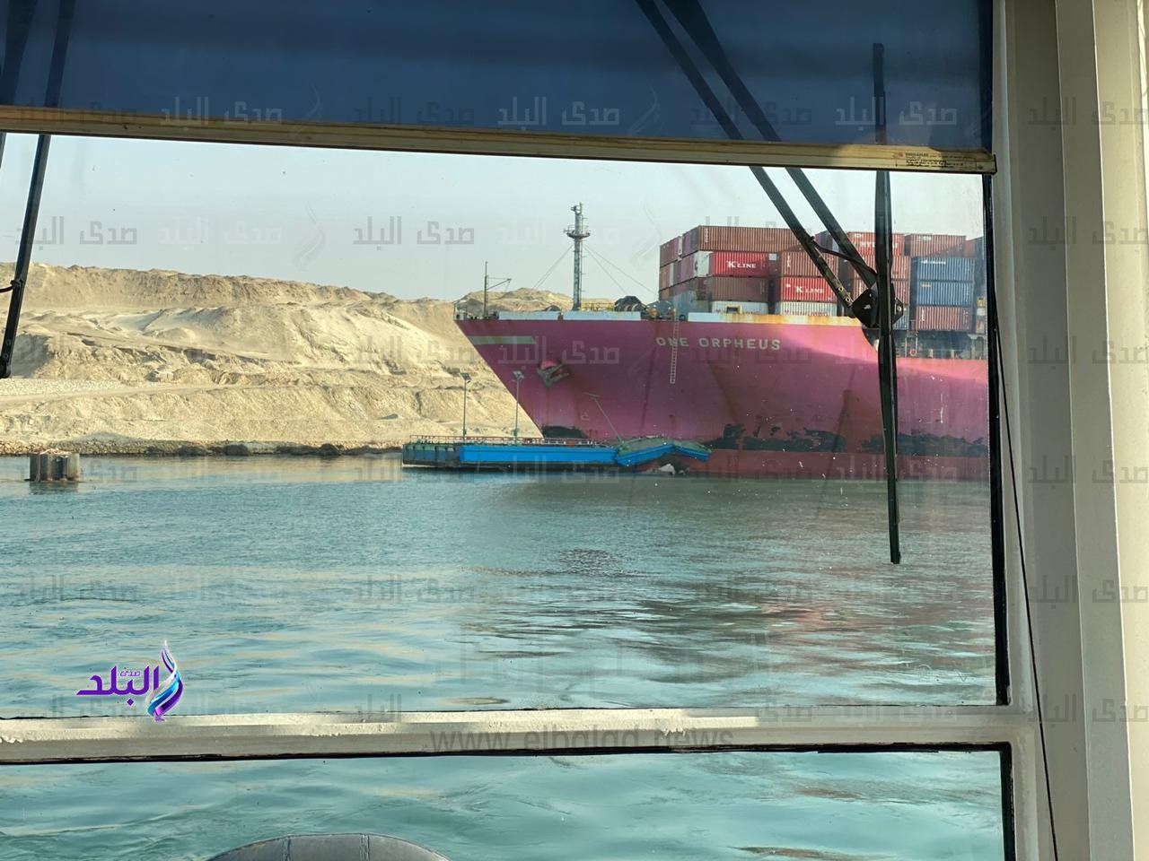 Nave incastrata sotto un ponte, bloccato il Canale di Suez: ecco la situazione