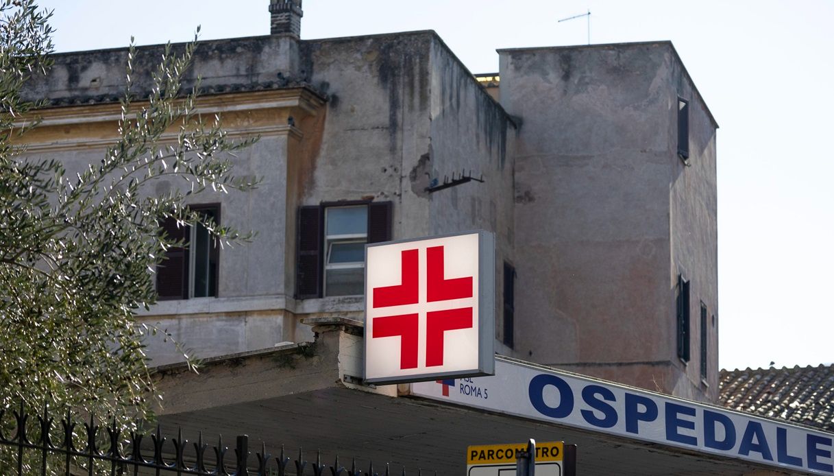 L'ospedale di Tivoli invaso dalla fuliggine: su reparti e personale gli avanzi dell'aerazione