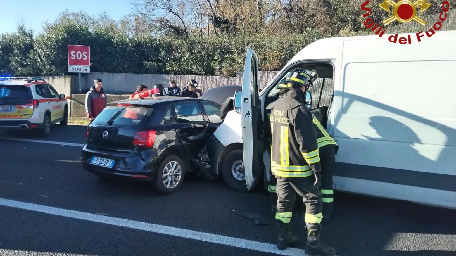 Un morto e sei feriti per un maxi incidente sul Gra: circolazione bloccata e un elicottero sul posto