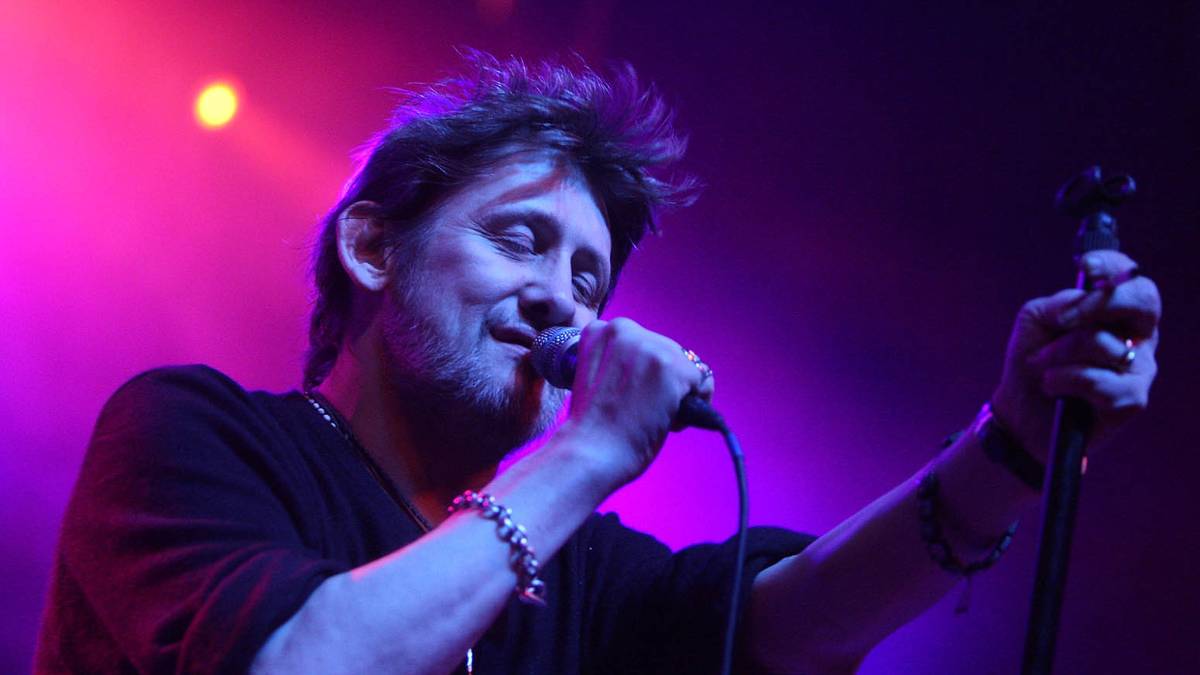 Shane McGowan una voce emblematica del folk punk: addio al frontman dei Pogues