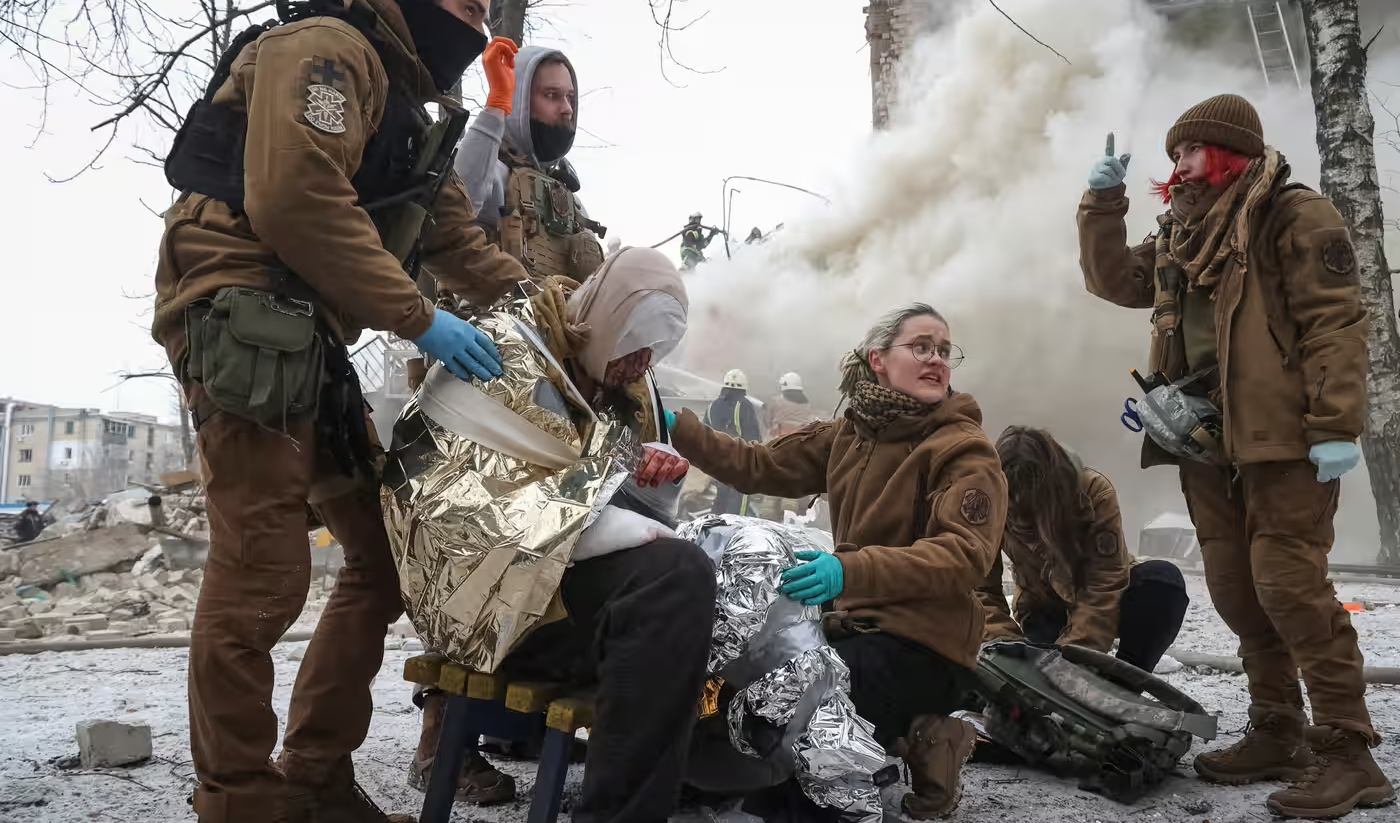 La Russia bombarda Kiev e Kharkiv: tre morti e oltre 60 feriti